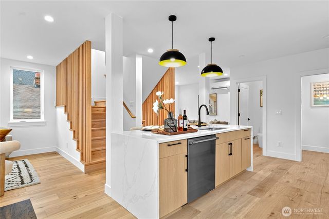 6547 11th Avenue NW, Seattle, WA 98117