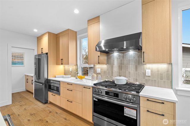 6547 11th Avenue NW, Seattle, WA 98117