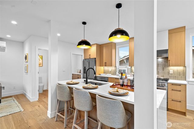 6547 11th Avenue NW, Seattle, WA 98117