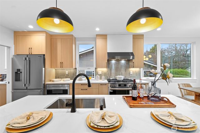 6547 11th Avenue NW, Seattle, WA 98117