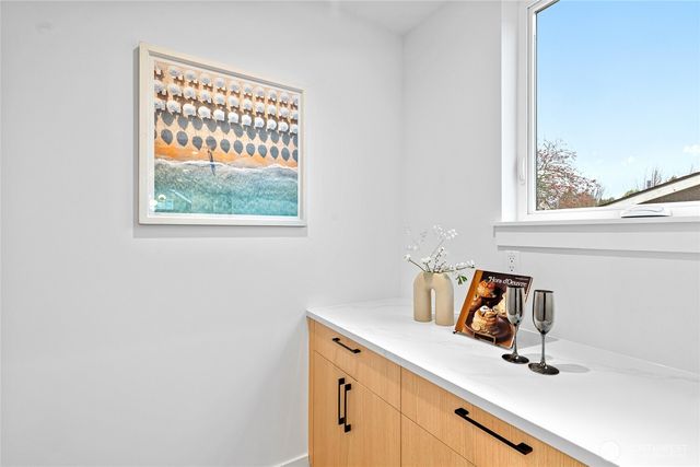 6547 11th Avenue NW, Seattle, WA 98117