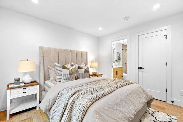 6547 11th Avenue NW, Seattle, WA 98117