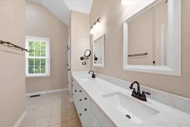 39W832 Carl Sandburg Road, St. Charles, IL 60175