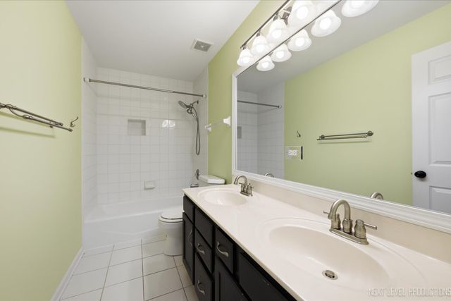 39W832 Carl Sandburg Road, St. Charles, IL 60175