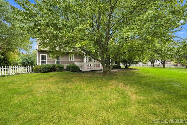 39W832 Carl Sandburg Road, St. Charles, IL 60175