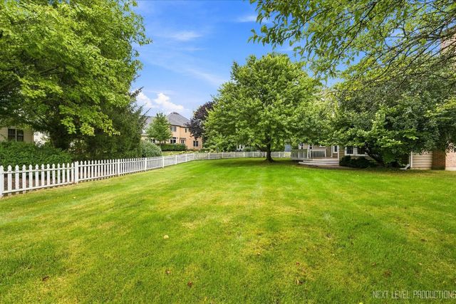 39W832 Carl Sandburg Road, St. Charles, IL 60175