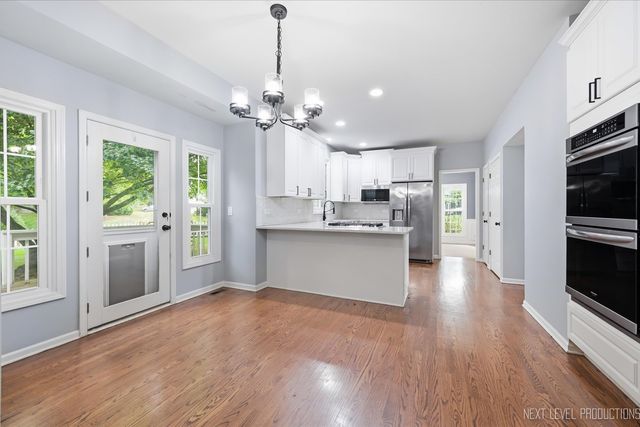39W832 Carl Sandburg Road, St. Charles, IL 60175