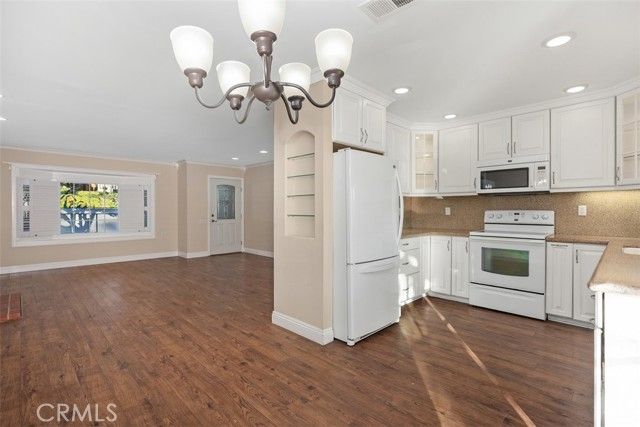 3289 San Amadeo C, Laguna Woods, CA 92637