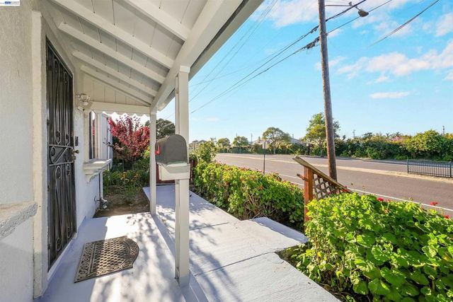 387 Tennyson Rd, Hayward, CA 94544