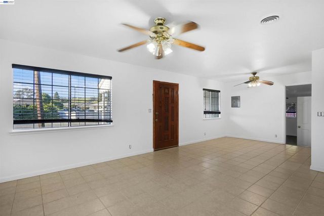 387 Tennyson Rd, Hayward, CA 94544