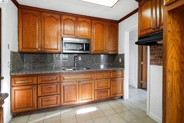 387 Tennyson Rd, Hayward, CA 94544