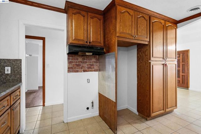 387 Tennyson Rd, Hayward, CA 94544