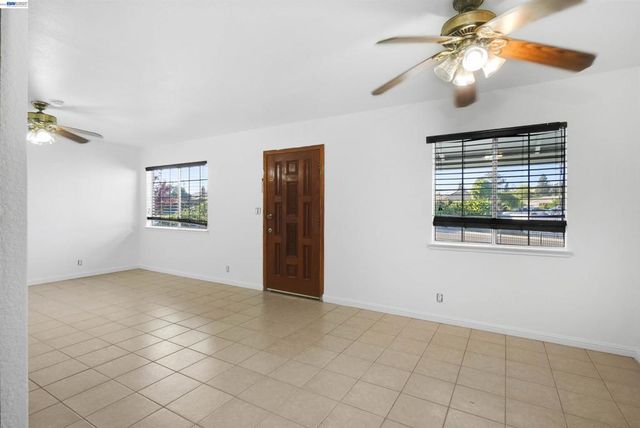 387 Tennyson Rd, Hayward, CA 94544