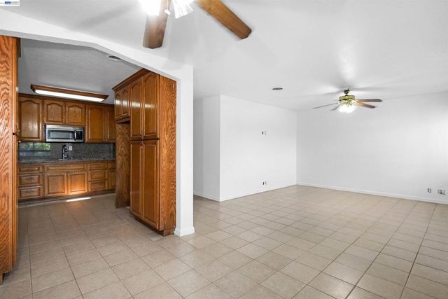 387 Tennyson Rd, Hayward, CA 94544