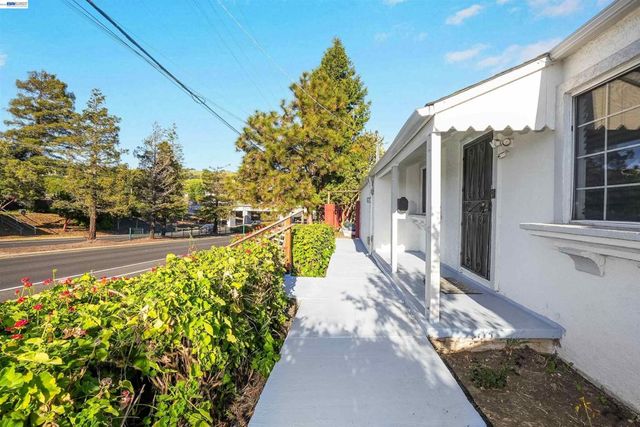 387 Tennyson Rd, Hayward, CA 94544