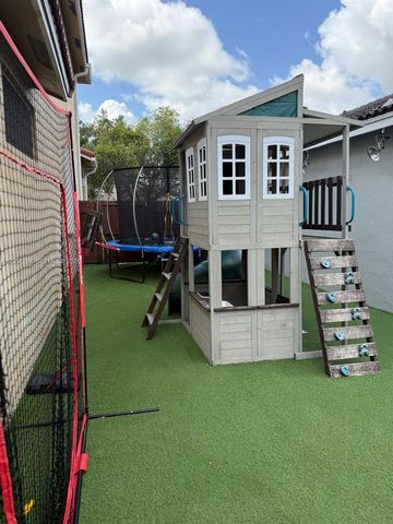 16263 NW 19th St, Pembroke Pines, FL 33028