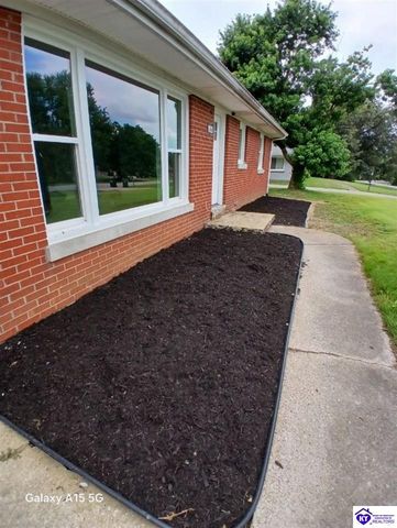 1040 W Crocus Drive, Radcliff, KY 40160