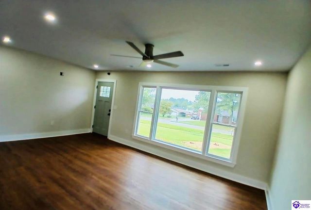 1040 W Crocus Drive, Radcliff, KY 40160