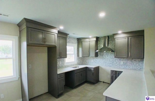 1040 W Crocus Drive, Radcliff, KY 40160