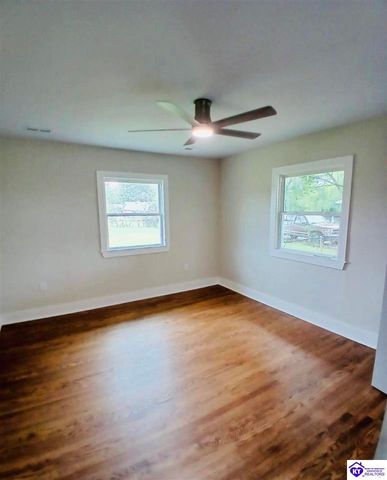 1040 W Crocus Drive, Radcliff, KY 40160