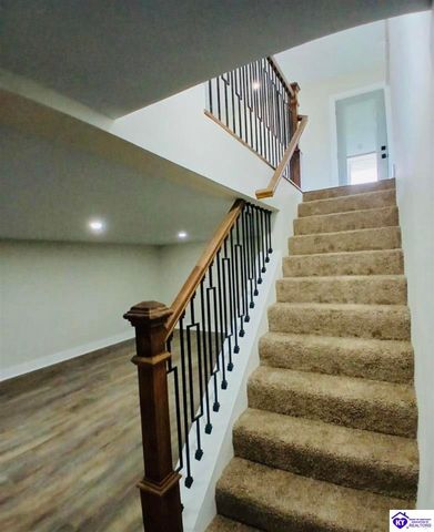 1040 W Crocus Drive, Radcliff, KY 40160