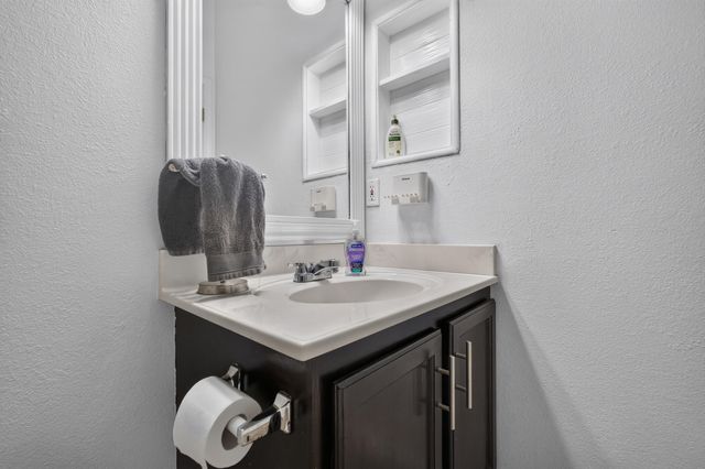 6601 Vista Del Rancho Road NE, Albuquerque, NM 87113