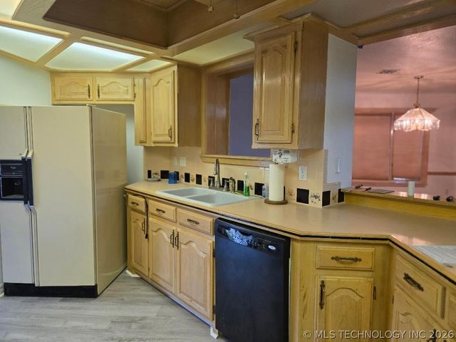 112 Circle Drive, Checotah, OK 74426
