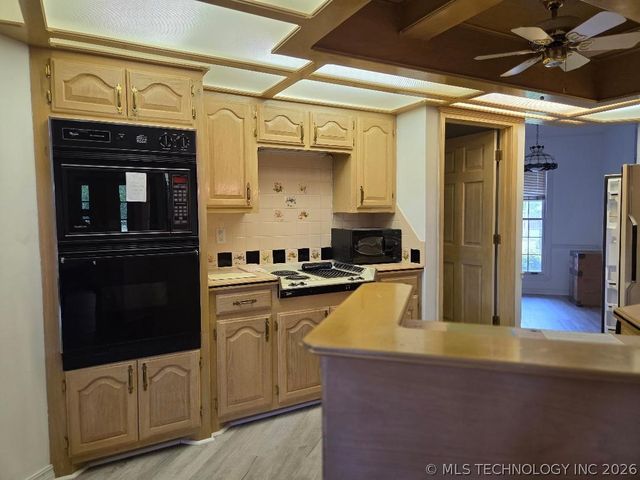 112 Circle Drive, Checotah, OK 74426
