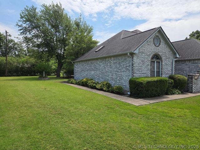 112 Circle Drive, Checotah, OK 74426