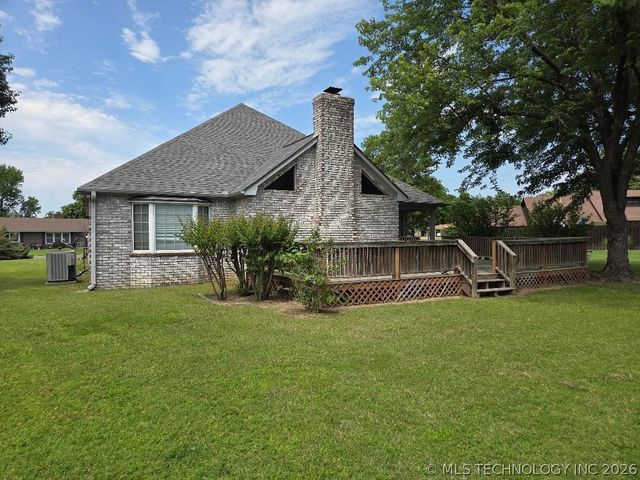 112 Circle Drive, Checotah, OK 74426
