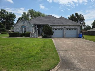 112 Circle Drive, Checotah, OK 74426