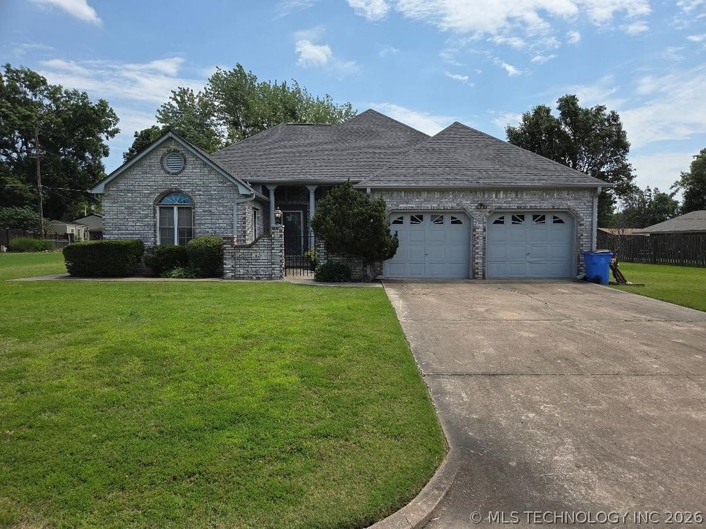112 Circle Drive, Checotah, OK 74426