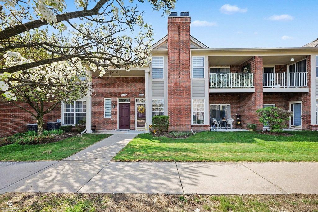15368 Yale Drive, Clinton Township, MI 48038