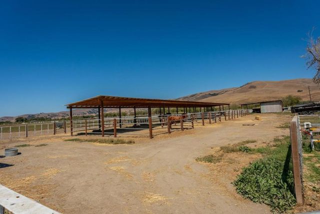 8440 Lovers Lane, Hollister, CA 95023