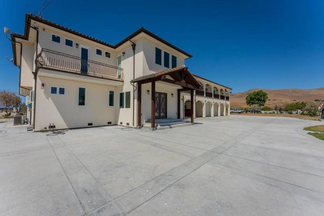 8440 Lovers Lane, Hollister, CA 95023