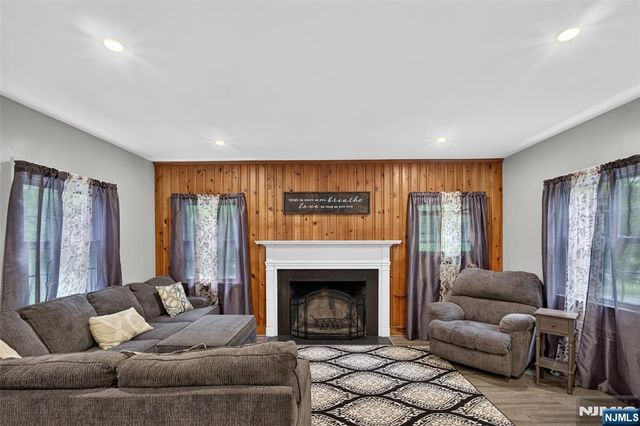 10 Prospect Avenue, Woodcliff Lake, NJ 07677