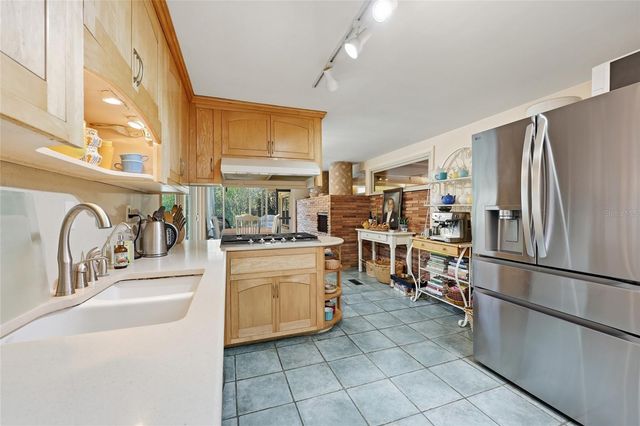 2074 NW 11TH ROAD, Gainesville, FL 32605