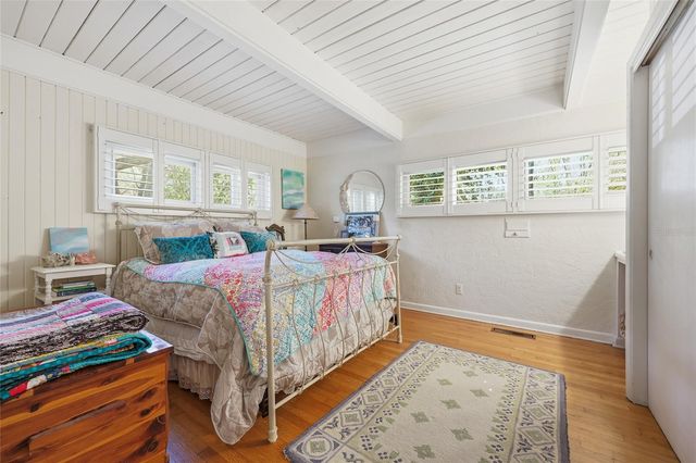 2074 NW 11TH ROAD, Gainesville, FL 32605