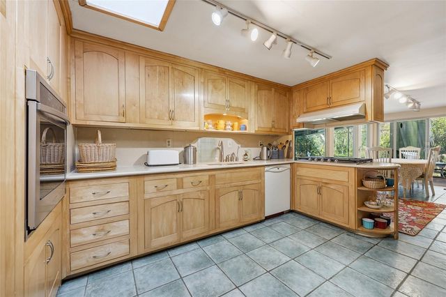 2074 NW 11TH ROAD, Gainesville, FL 32605