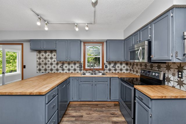 6565 Center Street, West Des Moines, IA 50266