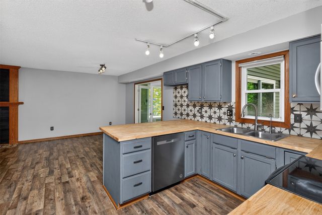 6565 Center Street, West Des Moines, IA 50266