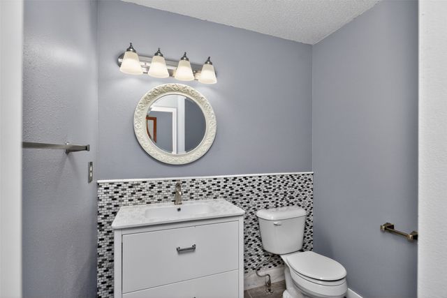 6565 Center Street, West Des Moines, IA 50266