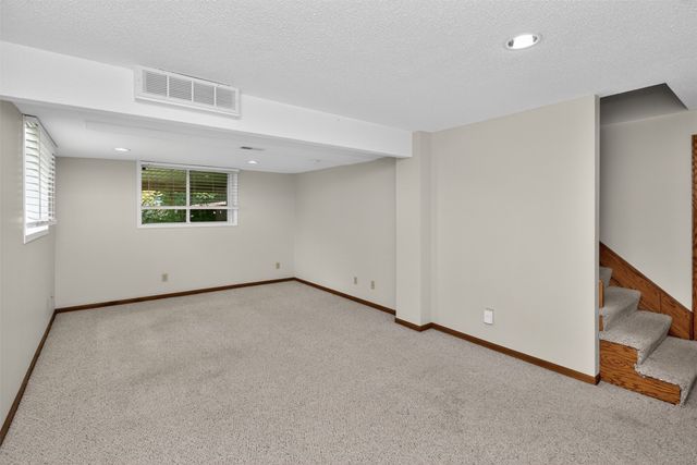 6565 Center Street, West Des Moines, IA 50266