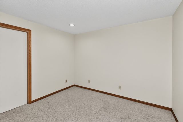 6565 Center Street, West Des Moines, IA 50266