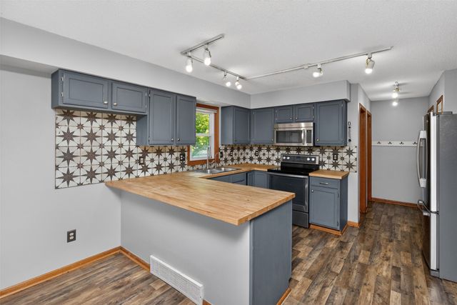 6565 Center Street, West Des Moines, IA 50266