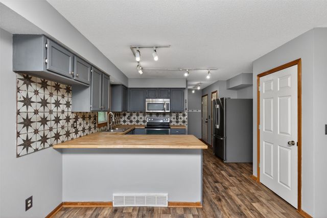 6565 Center Street, West Des Moines, IA 50266