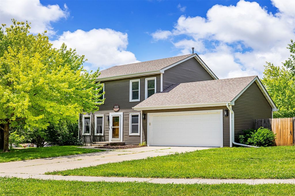 6565 Center Street, West Des Moines, IA 50266