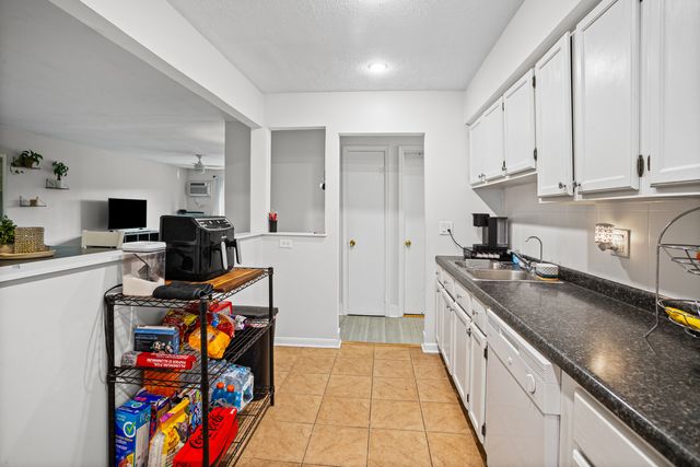 836 E Old Willow Road 209, Prospect Heights, IL 60070