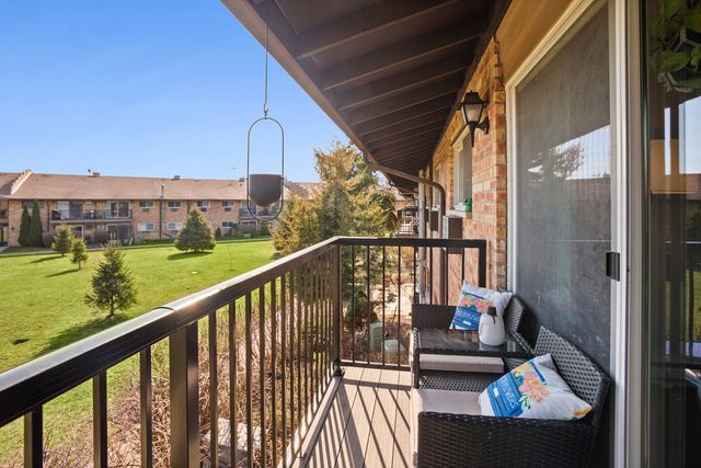 836 E Old Willow Road 209, Prospect Heights, IL 60070