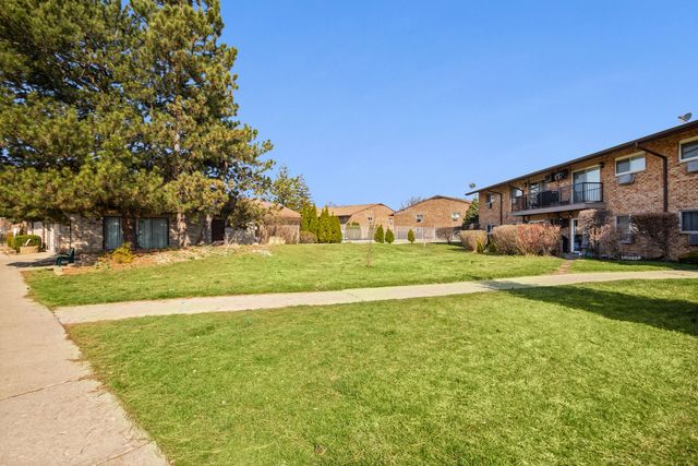 836 E Old Willow Road 209, Prospect Heights, IL 60070